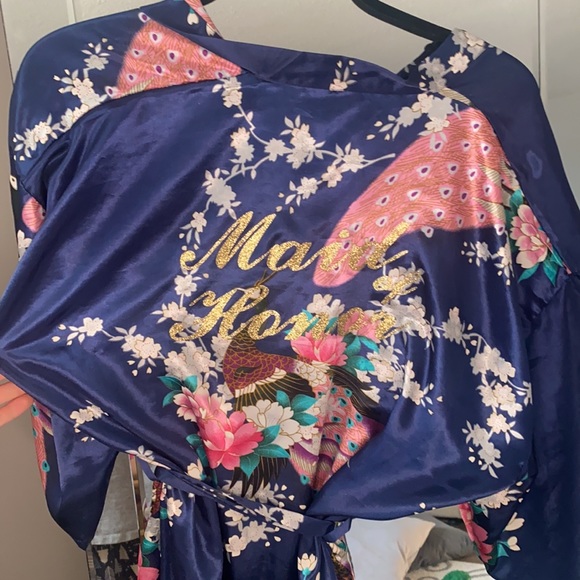 Maid of honour silk robe. (I think its called silk. It’s the shinny stuff) - Picture 2 of 3